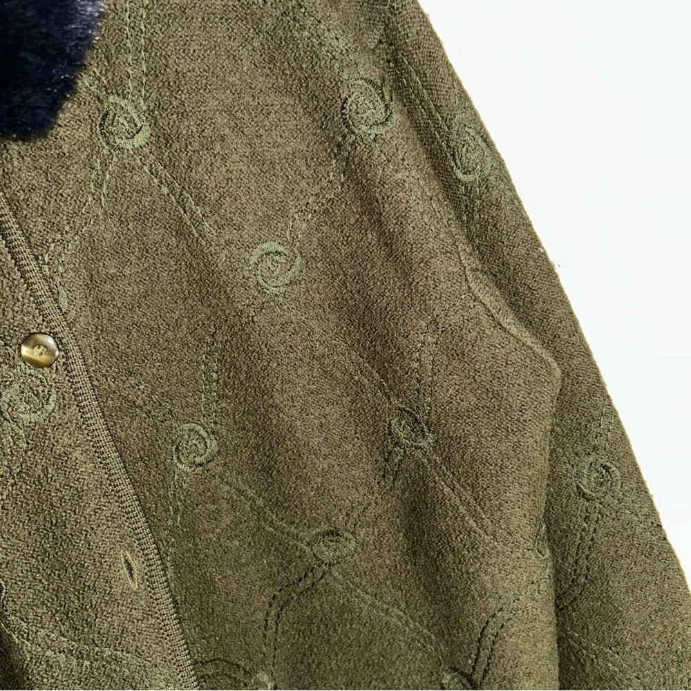 Women's VTG tally ho wool Green SWEATER with Faux Fur Collar - Picture 4 of 4